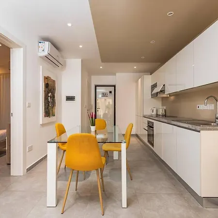 Smart Seaview Apartment Sliema